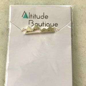 Altitude Boutique Victoria Mountain Silver Necklace - new!
